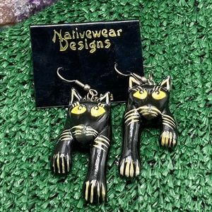#31 NWT Women’s Vintage artisan wood paint novelty earrings cat panther chill